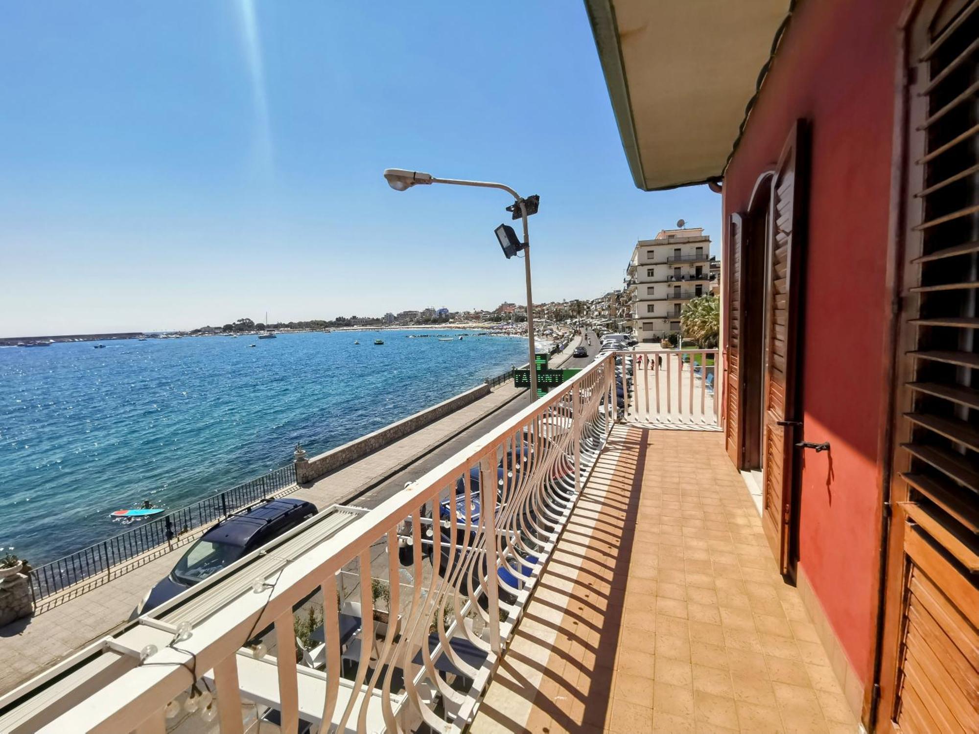 Super Panorama & Astonishing Apartment Seaview Giardini Naxos Pokoj fotografie